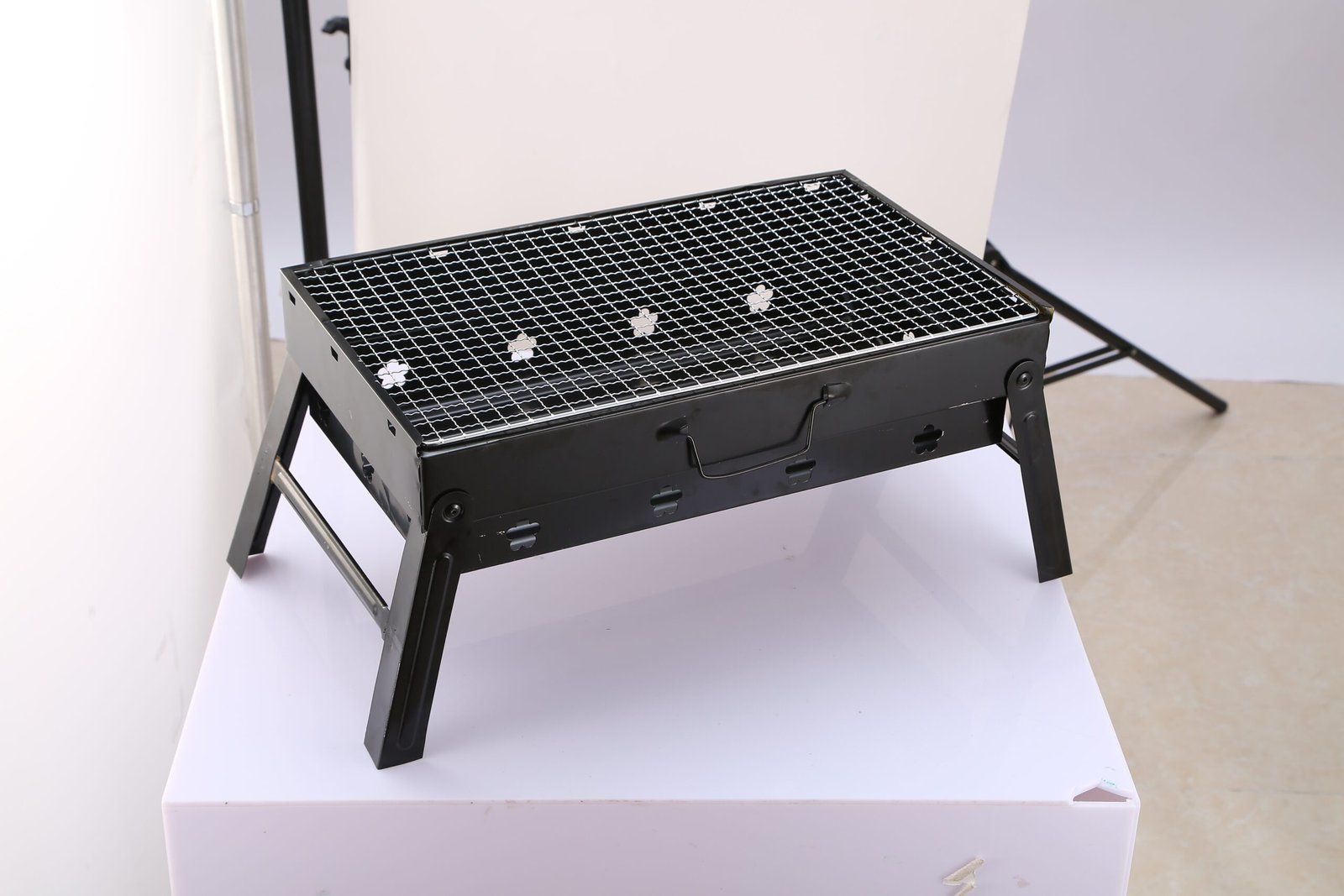 1 barbecue portable pliable au charbon de bois – Fumoir léger pour camping, pique-nique et jardin - Image 10