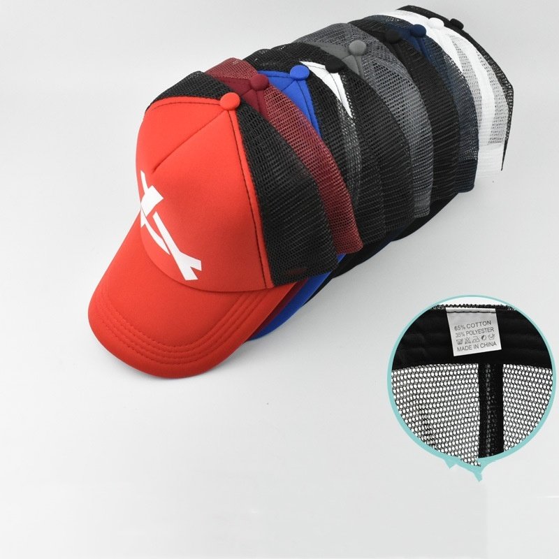 Casquette de loisirs en plein air pour homme : visière large, protection solaire et filet respirant.