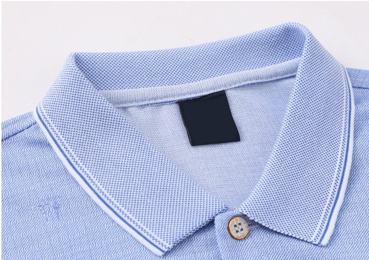 Papa porte un t-shirt à manches longues avec un col fin, adapté au printemps et à l'automne. - Image 8
