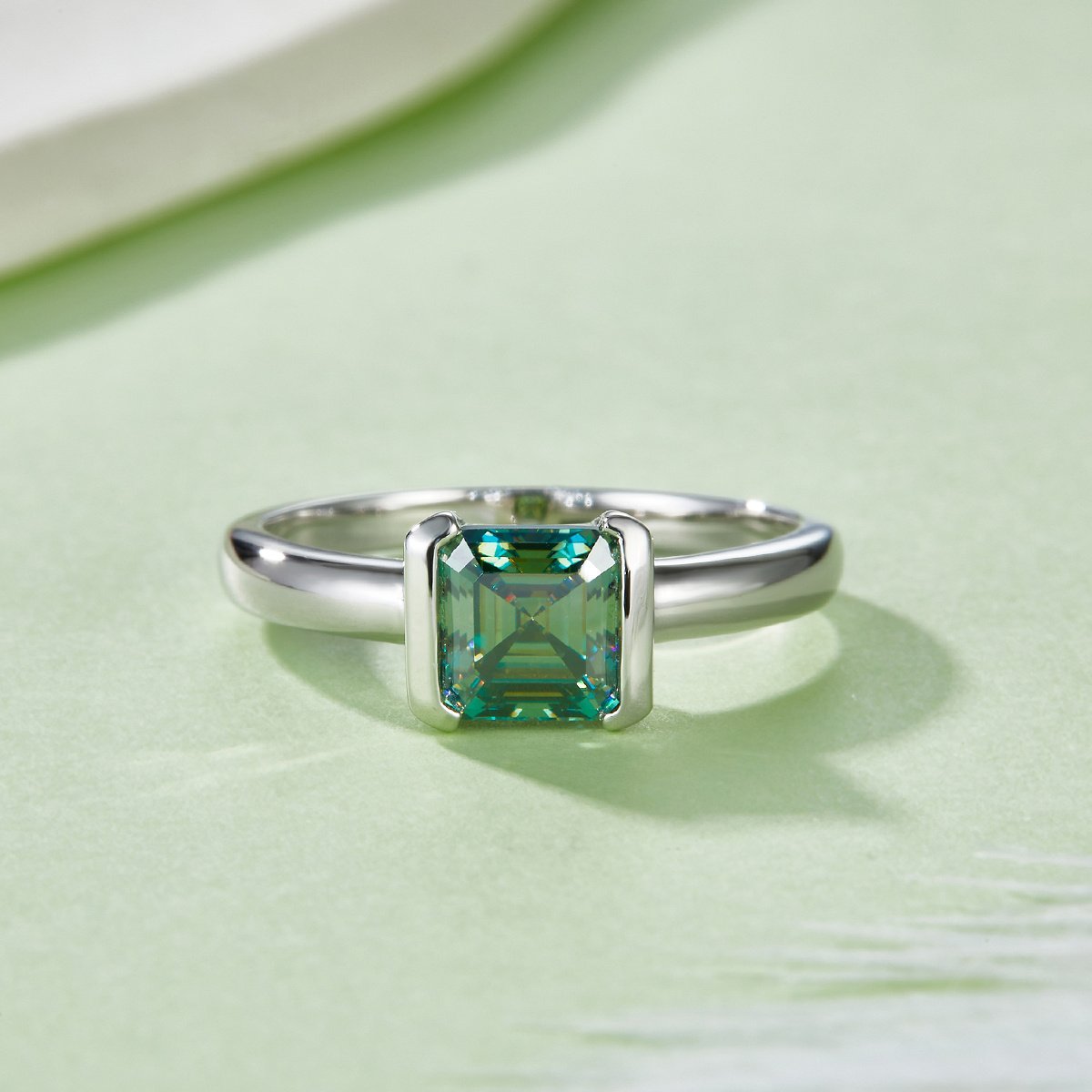 Bague en argent sterling S925 avec moissanite verte de 1 carat, solitaire taille carrée 6x6 mm (pureté VVS1), plaquée platine, tailles US 5 à 9, certifiée GRA, livrée en boîte cadeau - Image 2