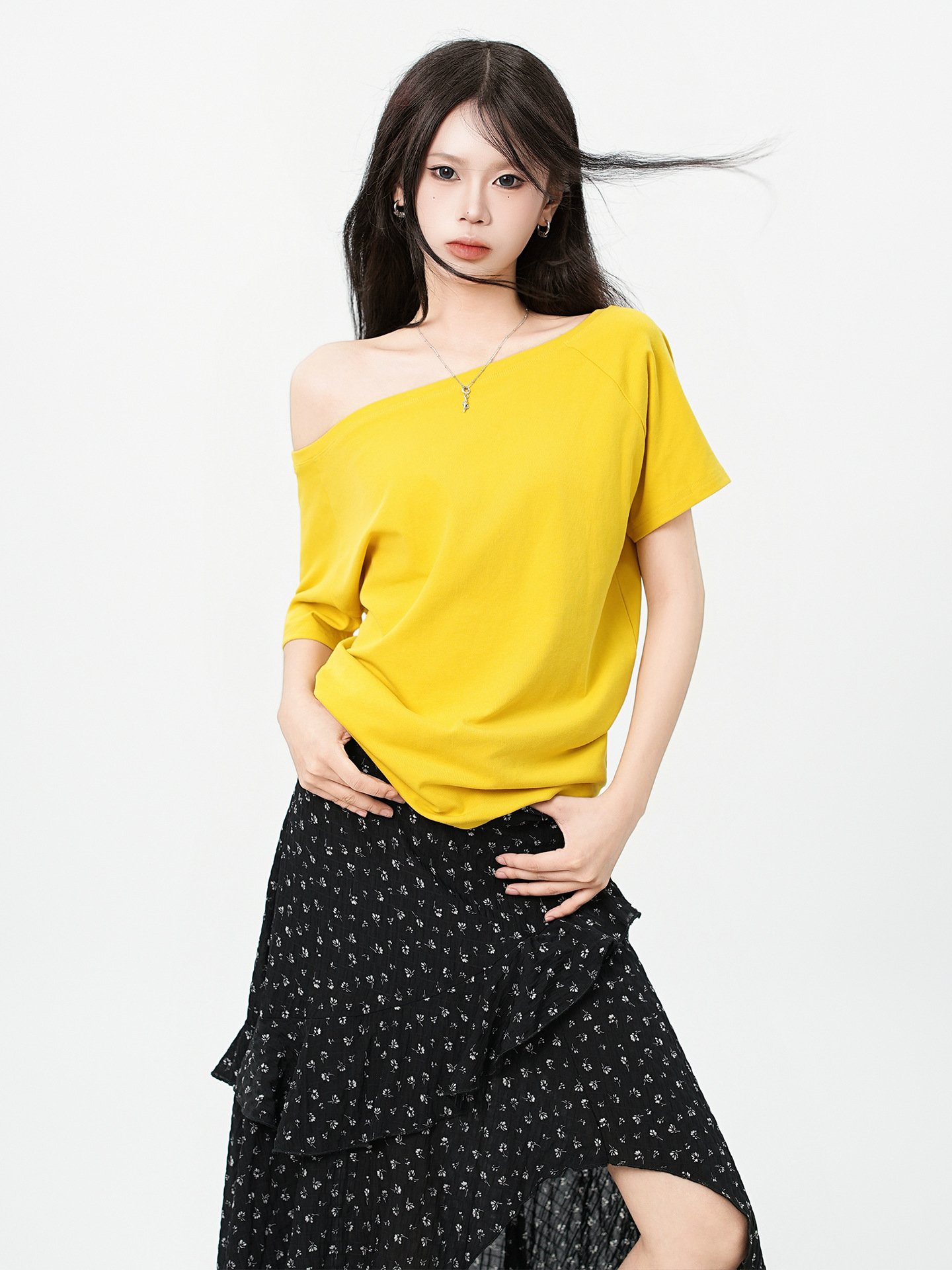 T-shirt sans manches pour femme à encolure asymétrique et coupe ample - Image 12
